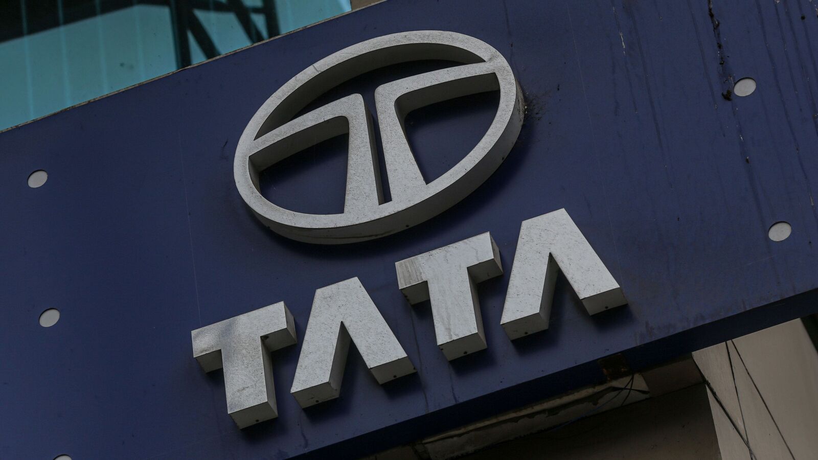 Tata Motors to invest $1 billion in new plant for Jaguar Land Rover luxury cars in Tamil Nadu: Report | Mint - Mint