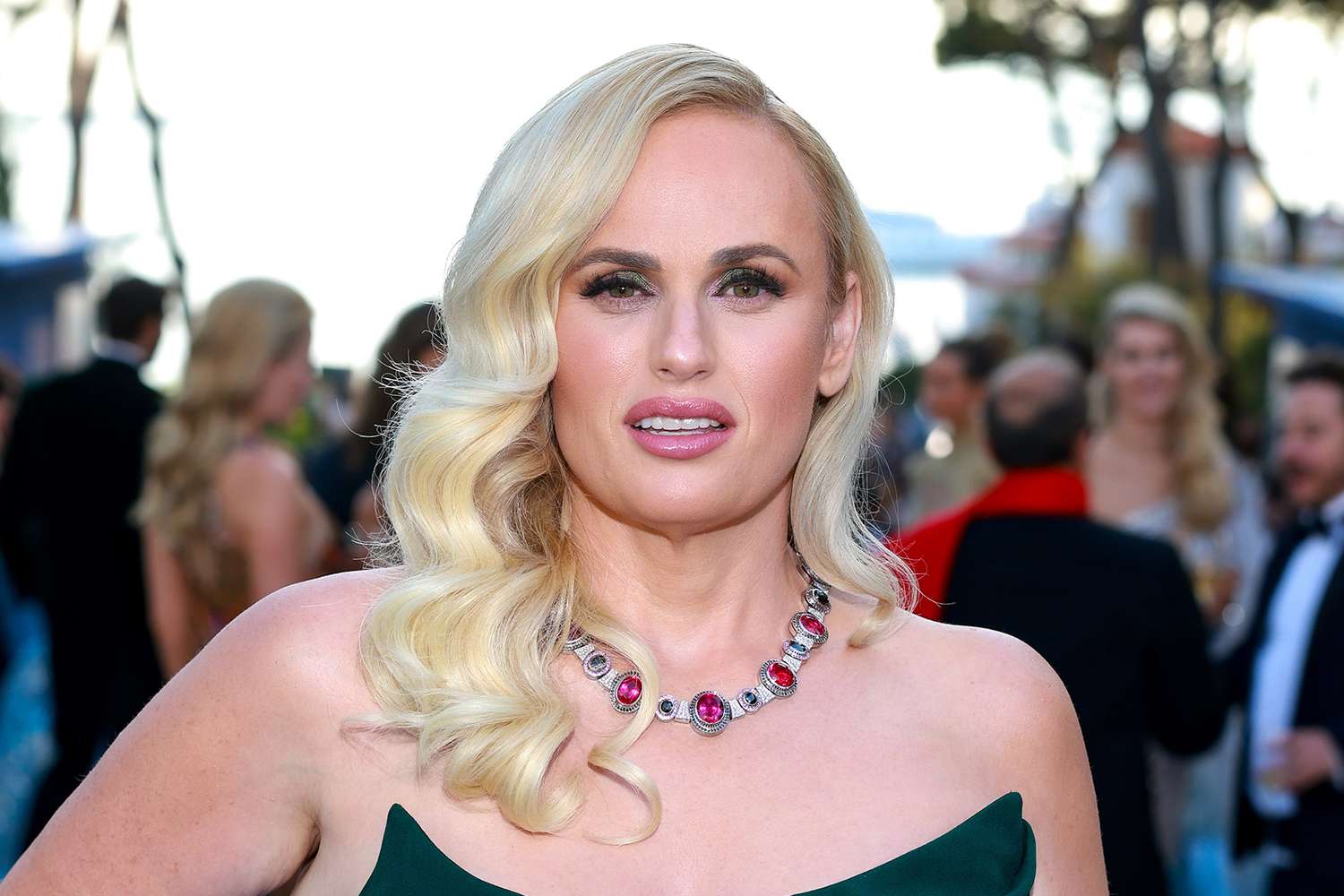 Rebel Wilson invited to a party with drugs, orgies by British royal - Entertainment Weekly News