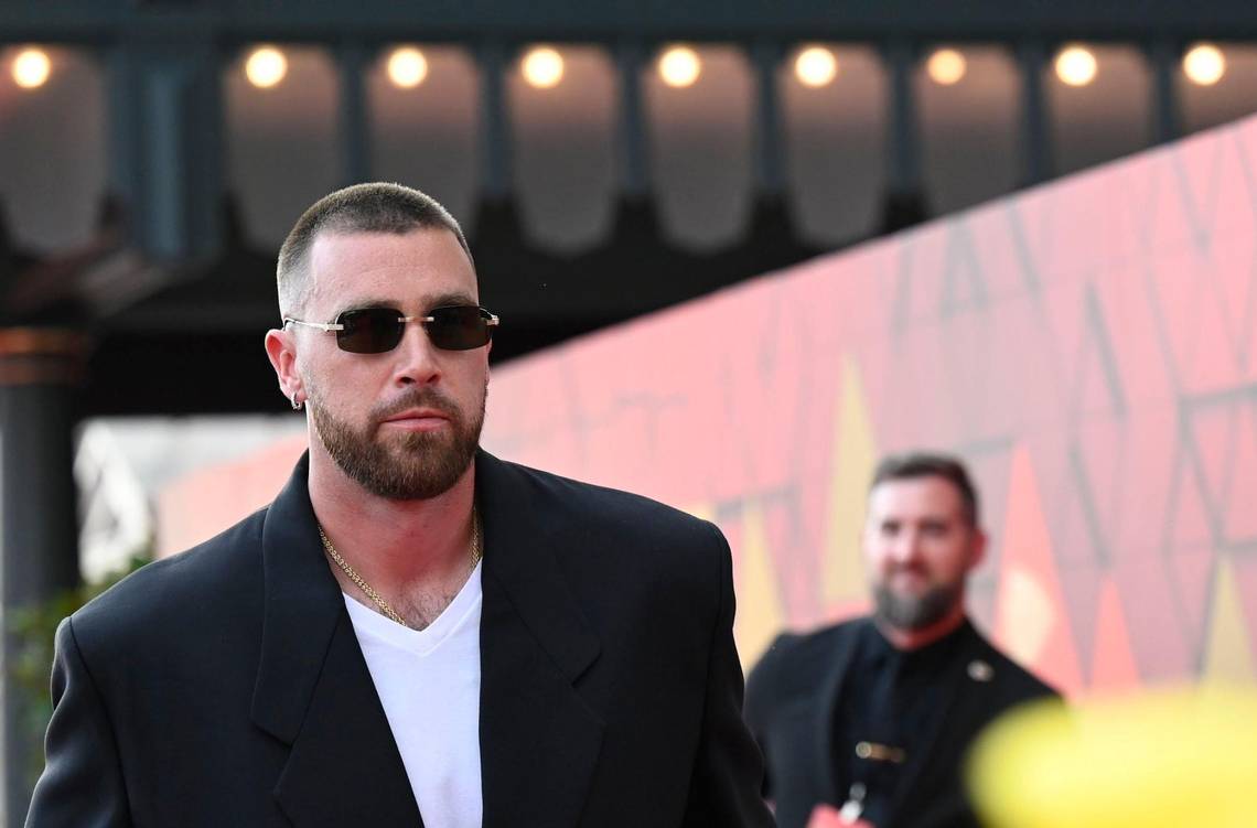 Travis Kelce takes on new role as host of 'Are You Smarter Than a Celebrity?' He joins a roster of athletes helming game shows. - Yahoo Entertainment