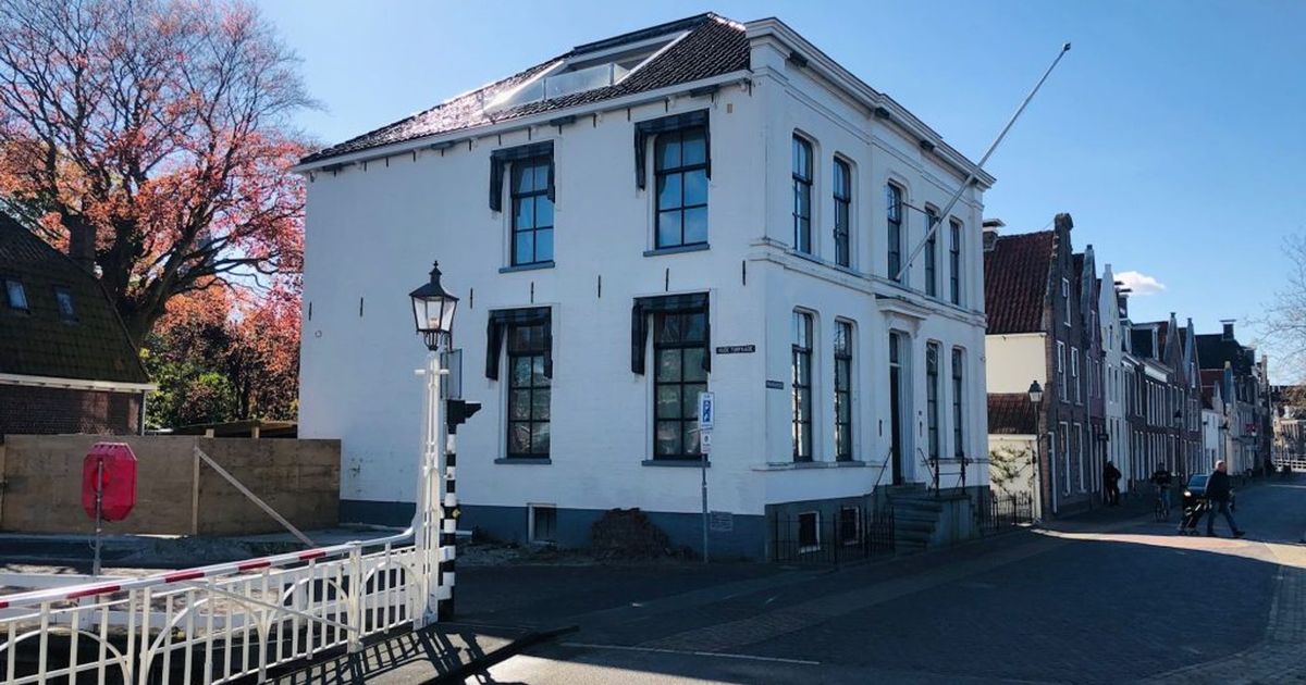 Oud Harlingen in het rood door juridische strijd over voormalig huis Piet Paulusma - Omrop Fryslân