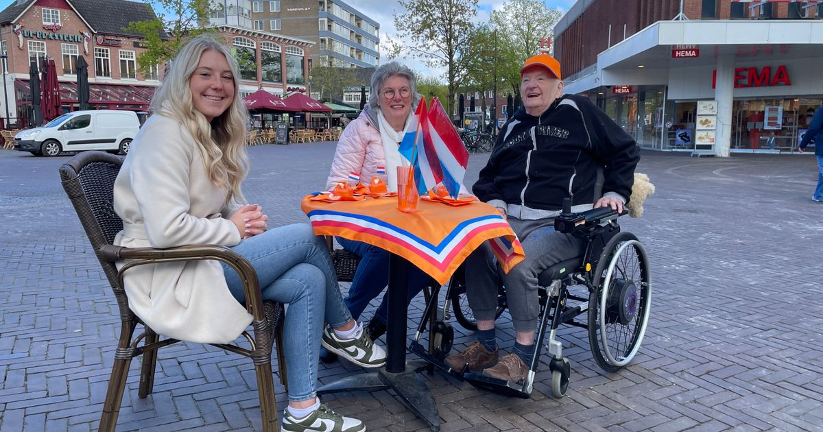 Dubbel feest voor jarige bezoekers van Koningsdag in Emmen - RTV Drenthe