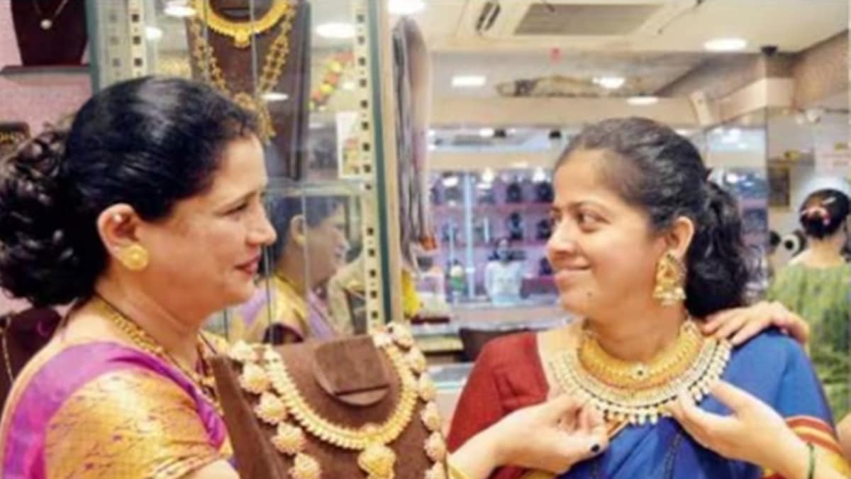 Gold Rate Falls In India: Check 22 Carat Price In Your City On April 23 - News18