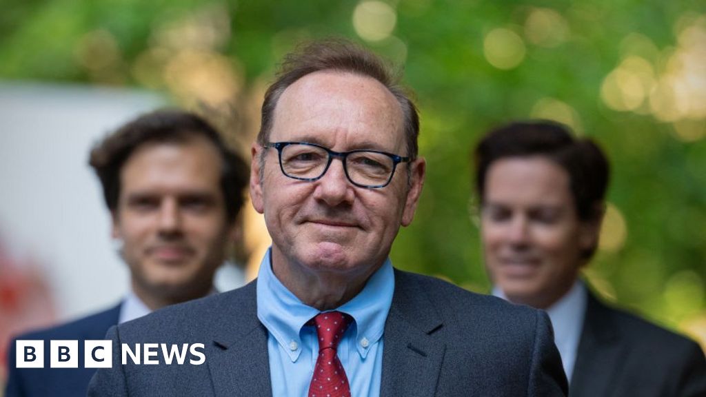 Kevin Spacey responds to fresh claims ahead of documentary - BBC.com