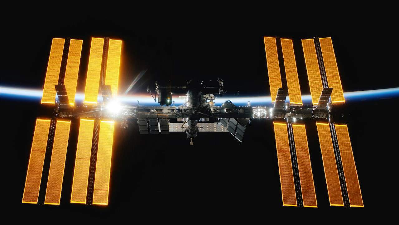 Sci-Fi Horror Bug Discovered On International Space Station - Giant Freakin Robot