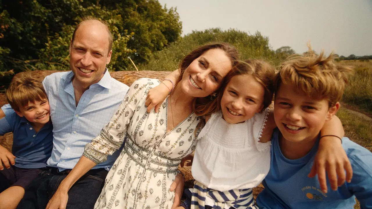 Kate Middleton, Prince William’s Christmas card offers intimate look at family after difficult year - Fox News